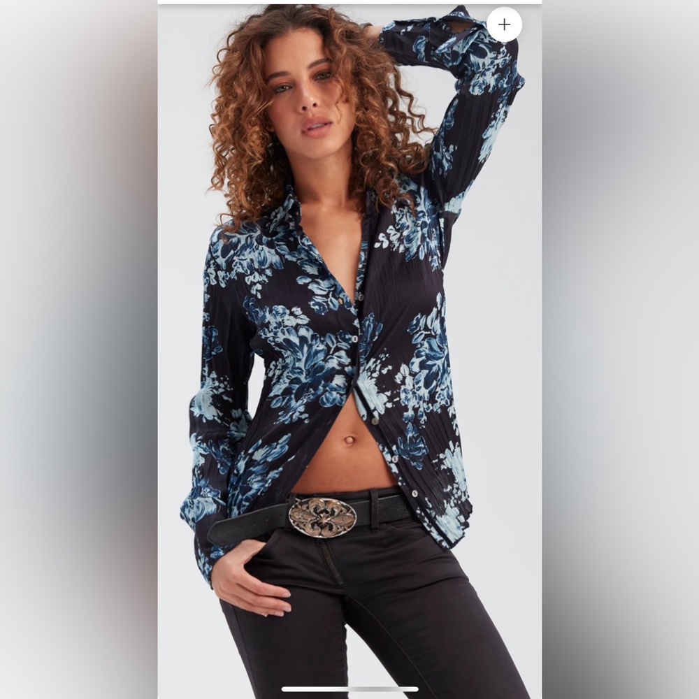 Cino top - NWT Blue Fog pattern